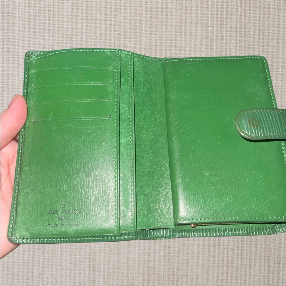 Louis Vuitton Green Bifold Kisslock Wallet/MI0975 - Picture 7 of 15